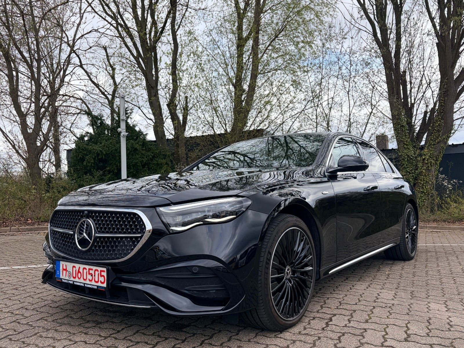 Fahrzeugabbildung Mercedes-Benz Limousine E 300 de 4Matic Edition AMG