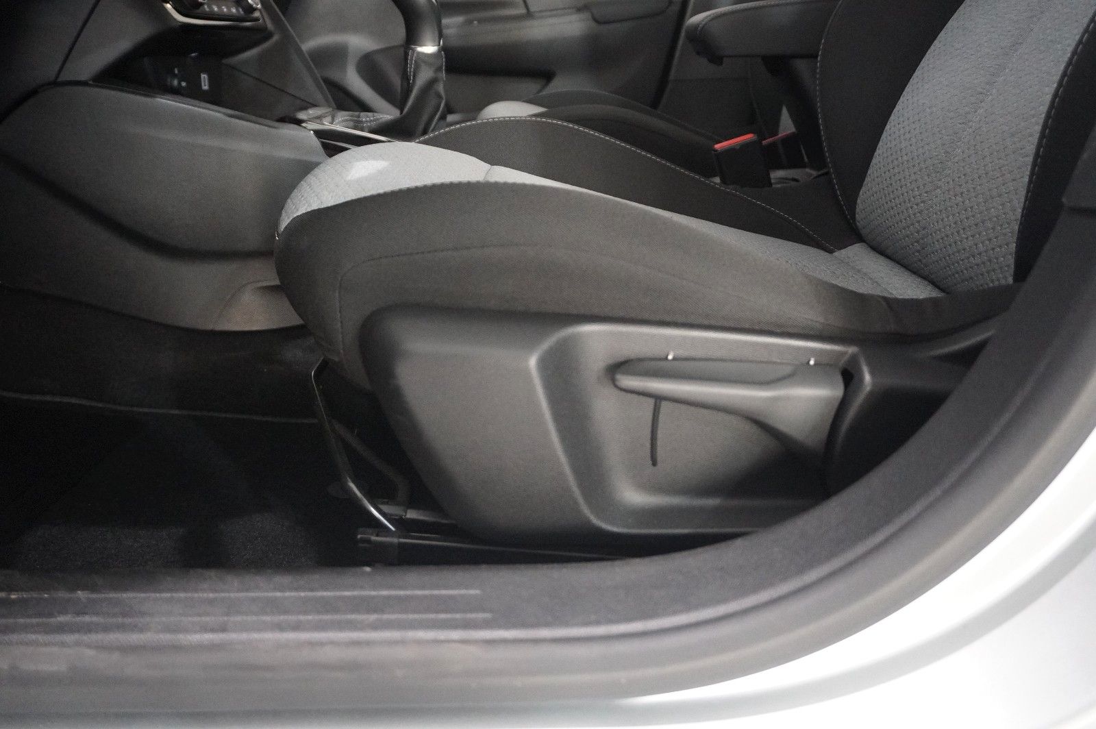 Fahrzeugabbildung Opel Corsa F 1.2 FACELIFT NAVI/LED/KAMERA/VIRTU./DAB+