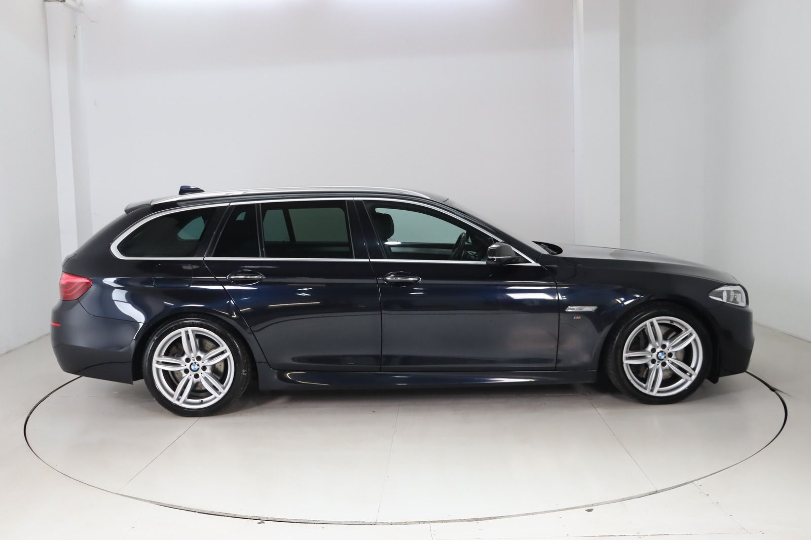 Fahrzeugabbildung BMW M550 d Touring xDrive * HUD * Leder