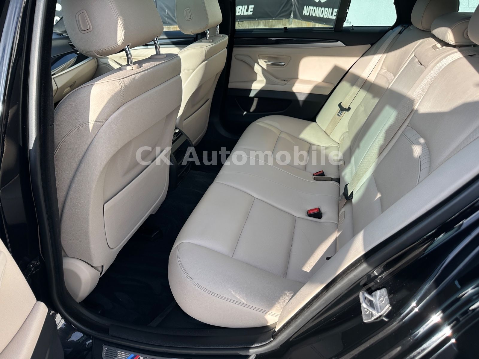 Fahrzeugabbildung BMW 520d Touring M-Sport/Shadow-Line/Navi/Pano/Kam.