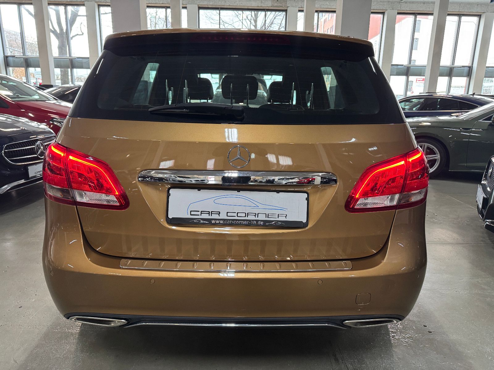 Fahrzeugabbildung Mercedes-Benz B 180 7G-DCT URBAN SPORTPAKET NAVI LED KAMERA 2H