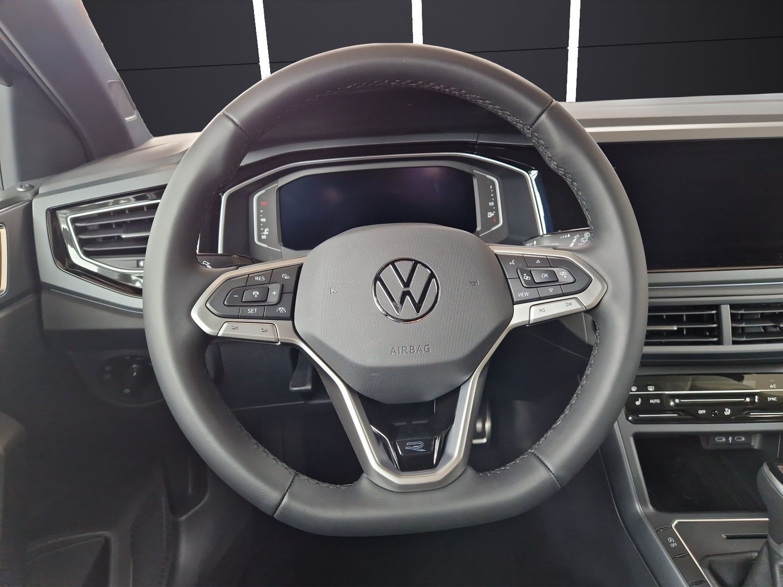Fahrzeugabbildung Volkswagen Polo R-Line R-Line DSG Matrix ACC Kamera LED NAV