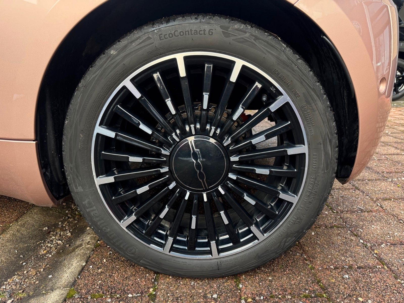 Fahrzeugabbildung Fiat 500e ICON 118PS NAVI SITZHEIZUNG KAMERA LED