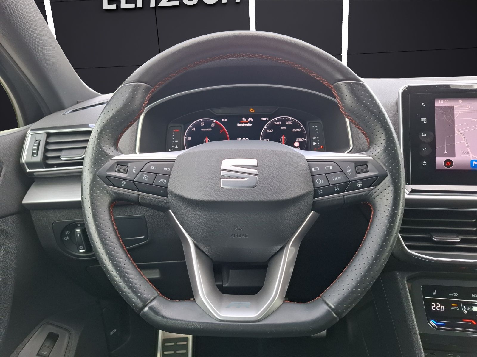 Fahrzeugabbildung SEAT Tarraco TSI FR DSG 4Drive LED AHK Navi Pano AID