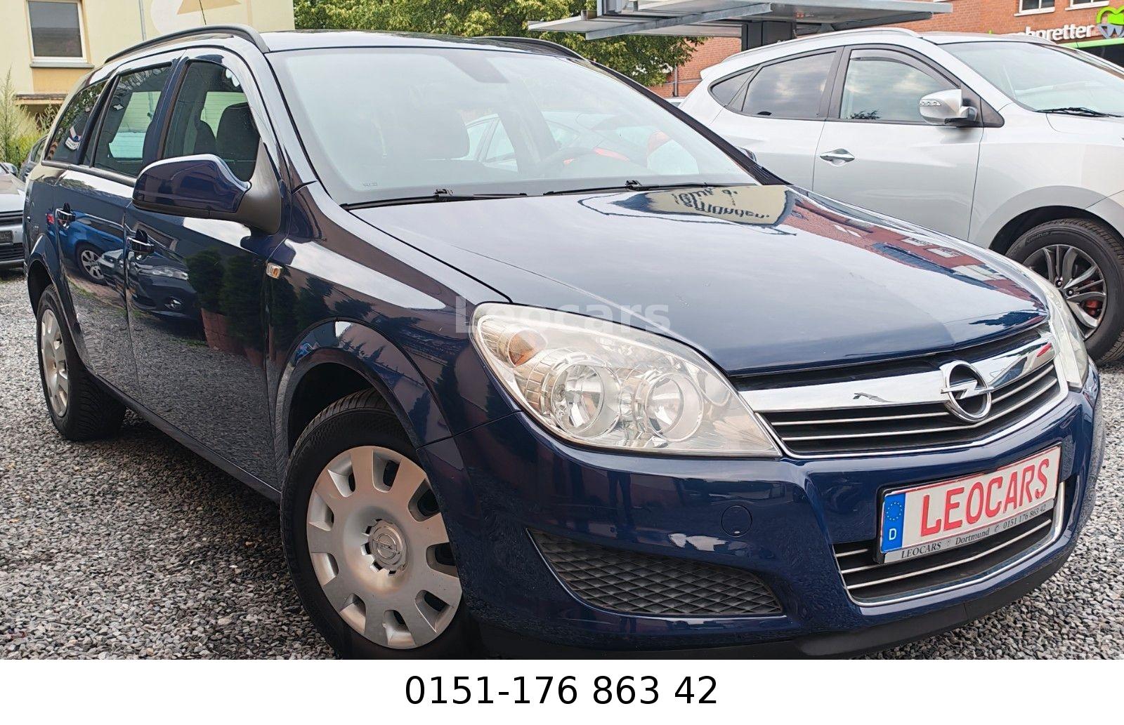 Opel Astra 2009 — вигляд ззаду