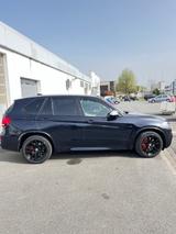 BMW X5 M50 M50d -Fond-entertainment  - BMW X5 M50 in Frankfurt (Main)