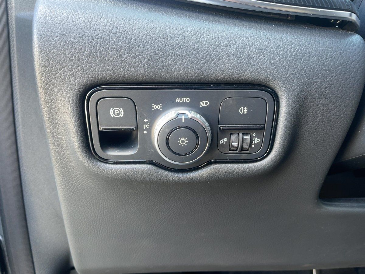 Fahrzeugabbildung Mercedes-Benz V 250 d extralang Navi/Kamera/Distronic/17''