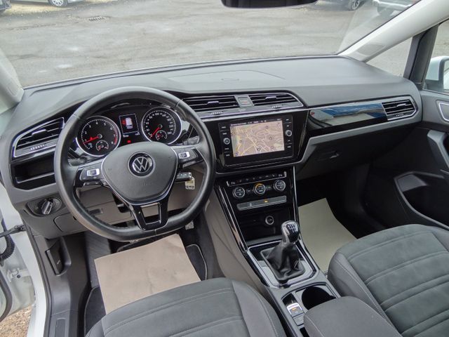 Fahrzeugabbildung Volkswagen Touran/R-Line/Highline/1.Hd/Navi/59TKM/