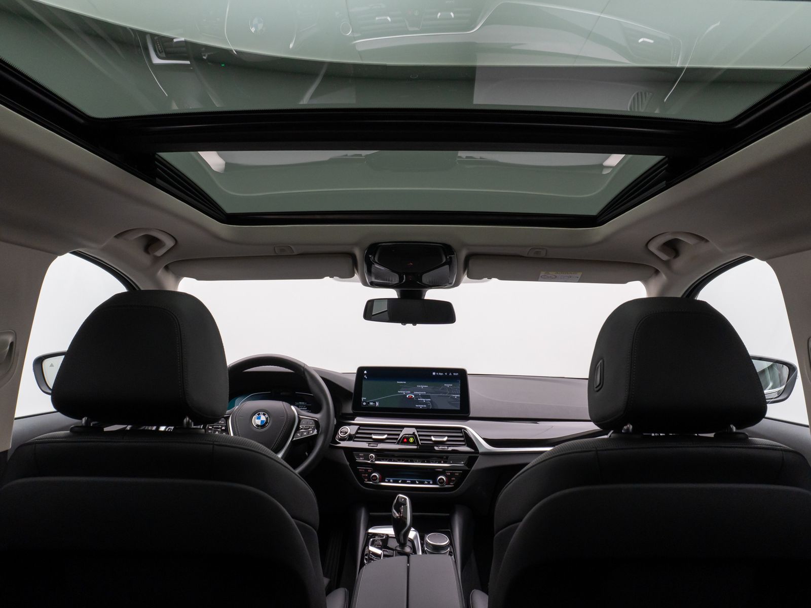 Fahrzeugabbildung BMW 520d Panorama Kamera DAB HiFi ACC Alarm M Sport