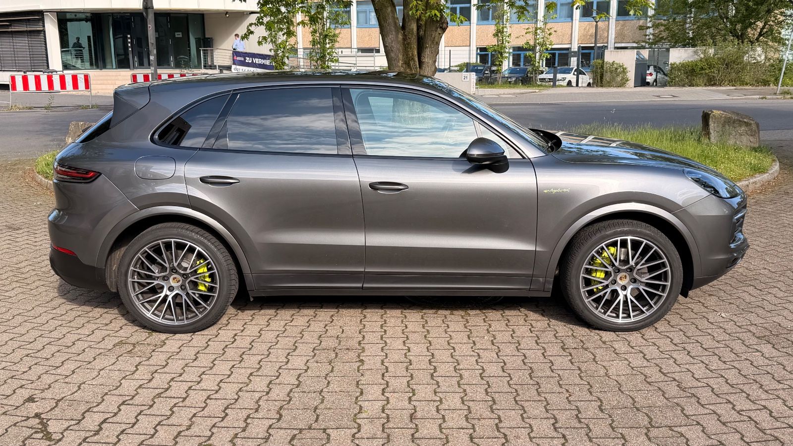 PORSCHE Cayenne E-Hybrid - 2020 1. Hand