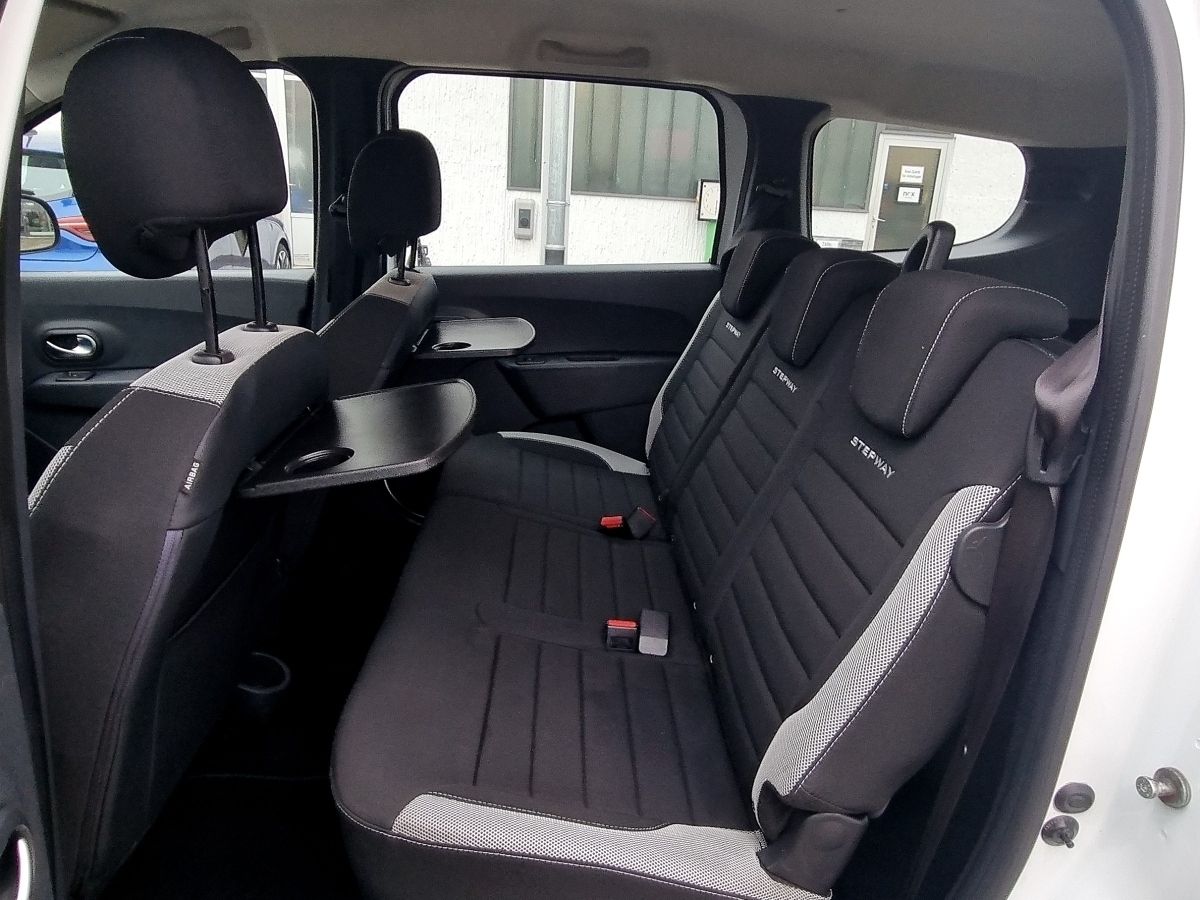 Fahrzeugabbildung Dacia Lodgy Stepway Plus TCe 130