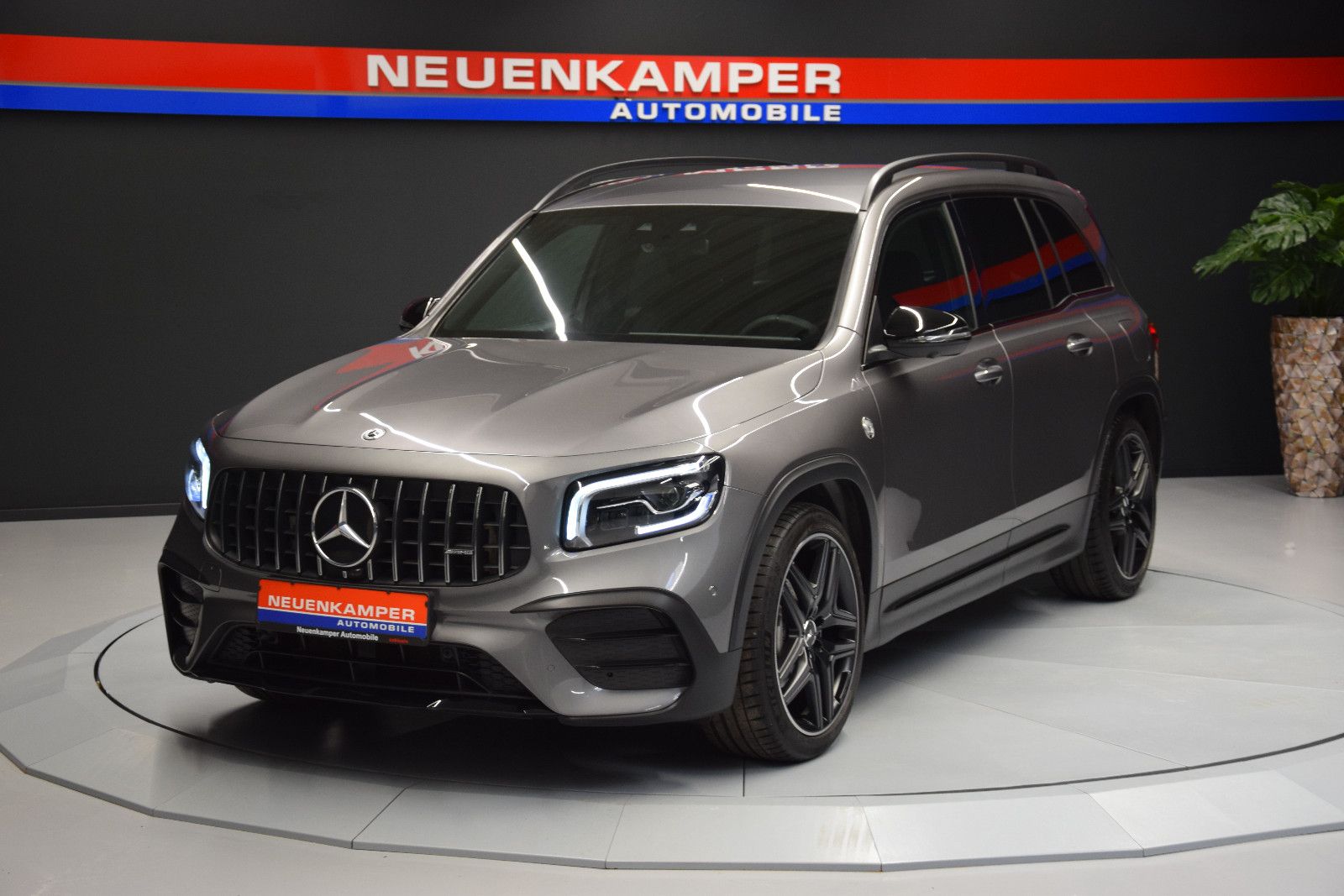Fahrzeugabbildung Mercedes-Benz GLB 35 AMG 4Matic 360° MBUX Leder AHK Night Ambi