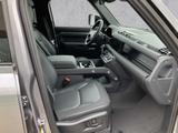 Land Rover Defender 110 D300 X-Dynamic SE AHK / Pano - Land Rover Defender mit Diesel-Antrieb: Geländewagen