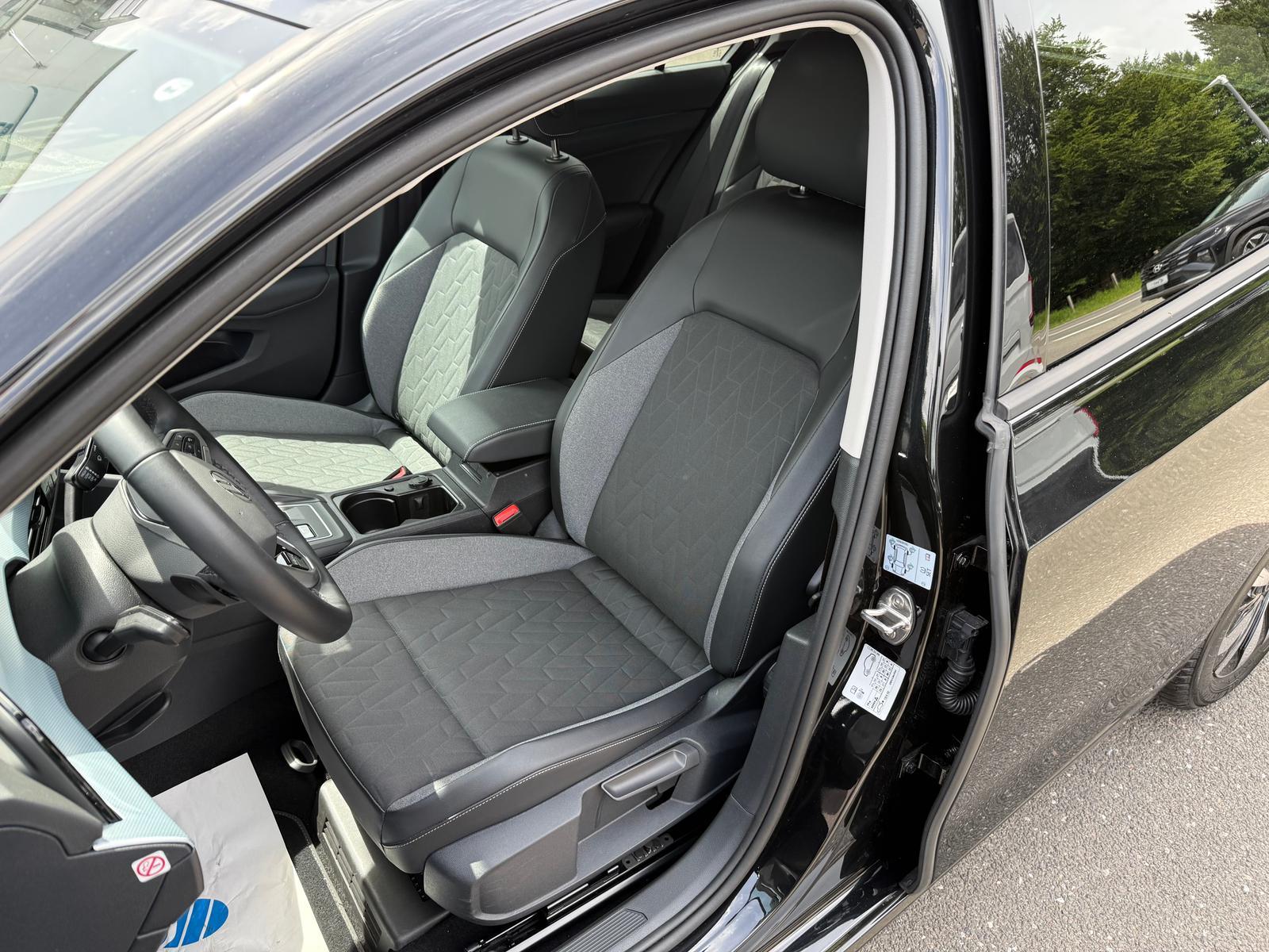 Volkswagen Golf 1.5 eTSI Goal*PDC*ACC*SHA*LED*SHZ*AppCo