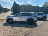Toyota RAV 4 2.5 Hybrid Lounge Auto AWD - Toyota RAV 4 mit Panoramadach
