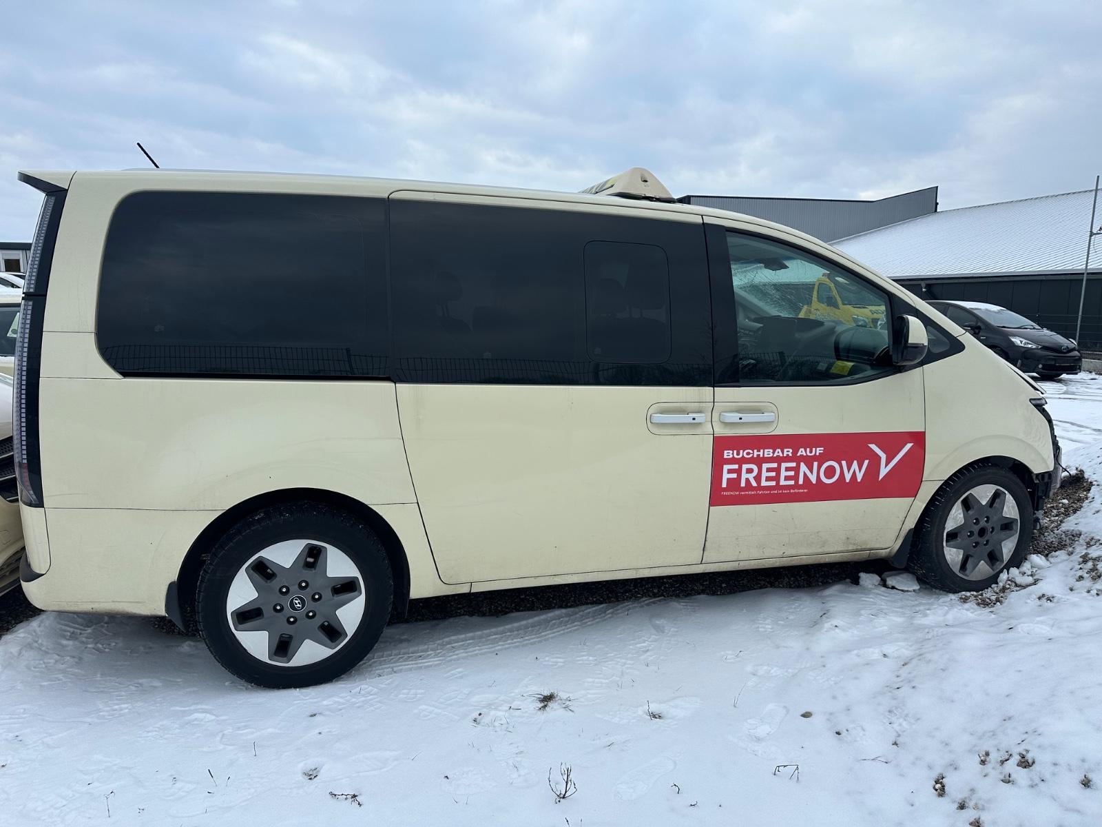 Hyundai STARIA 2.2 Prime 9-Sitzer Automatik 2WD,Unfall