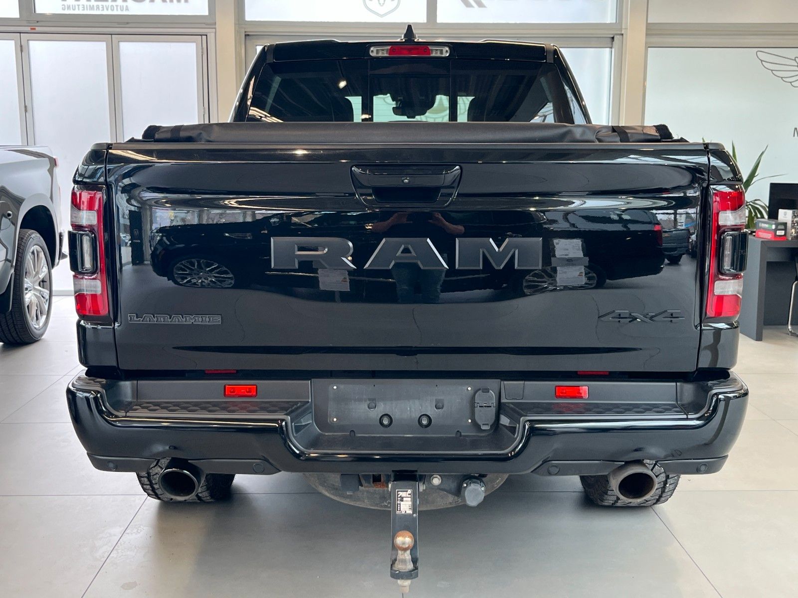 Fahrzeugabbildung Dodge RAM 1500 Laramie Night  Navi*AHK*LPG*Pano