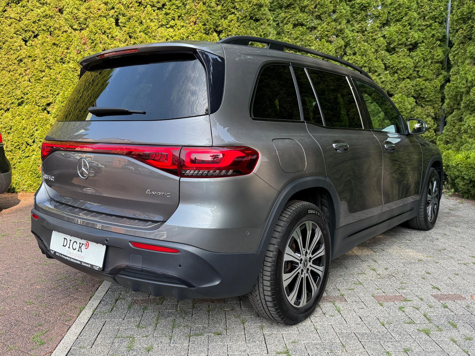 Fahrzeugabbildung Mercedes-Benz EQB 350 4M AMG Line NIGHT+PANO+MBUX+KAM+DIST+HuD