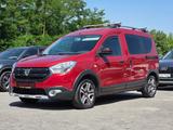 Dacia Dokker TCe 130 Stepway Plus Navi*Kamera* - rote Dacia Dokker