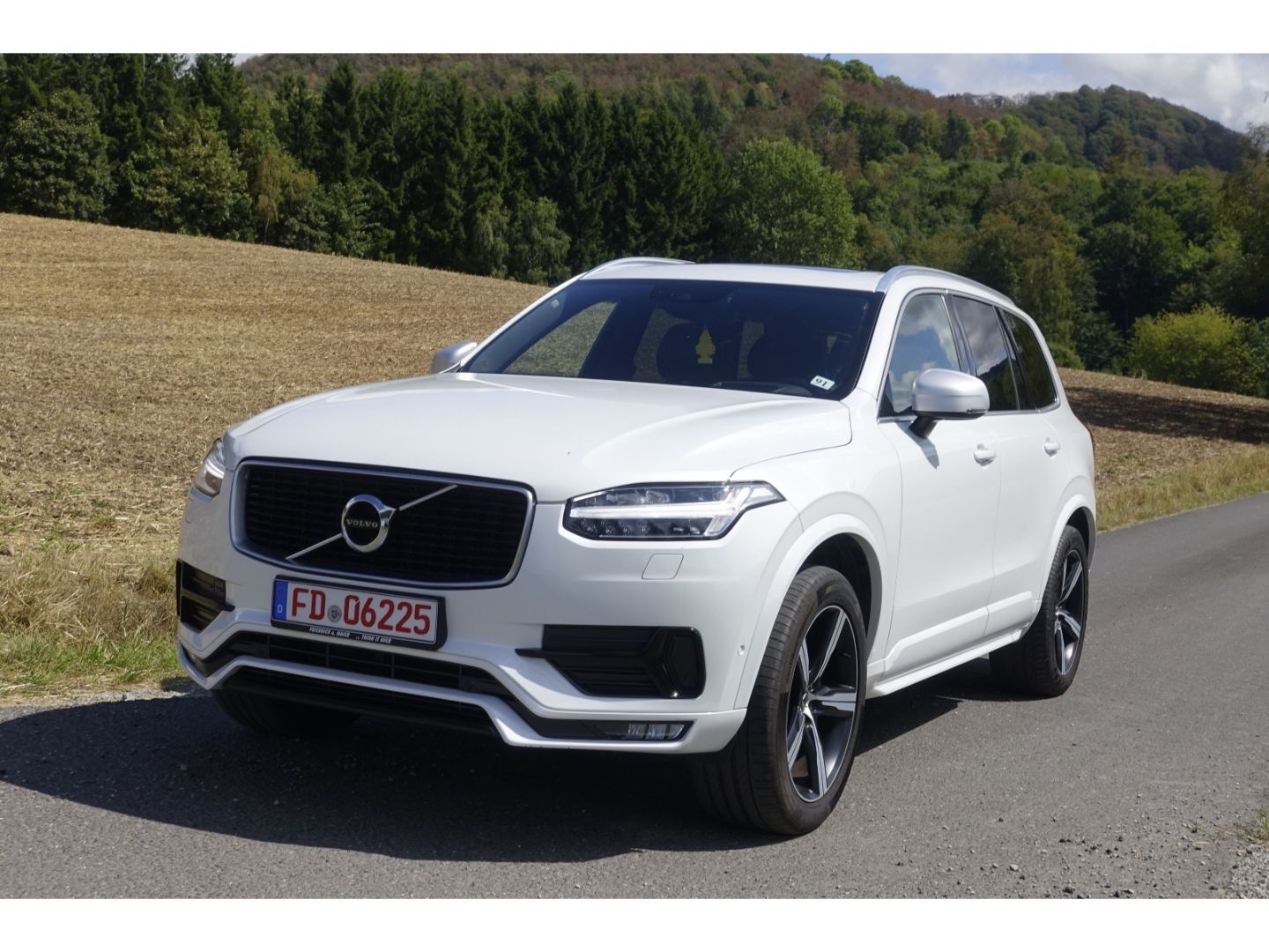 Volvo XC90 D5 AWD R-Design / Business-Licht-Winter-Xen