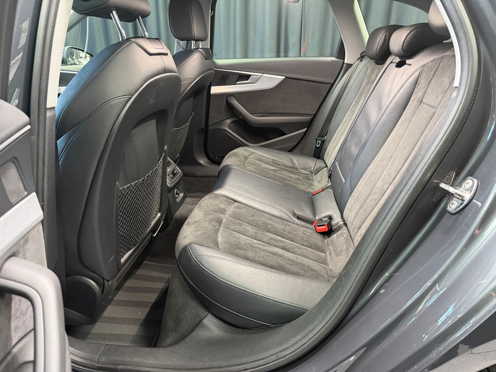 Fahrzeugabbildung Audi A4 Avant g-tron sport|S-LINE|S-TRONIC|HEAD-UP|