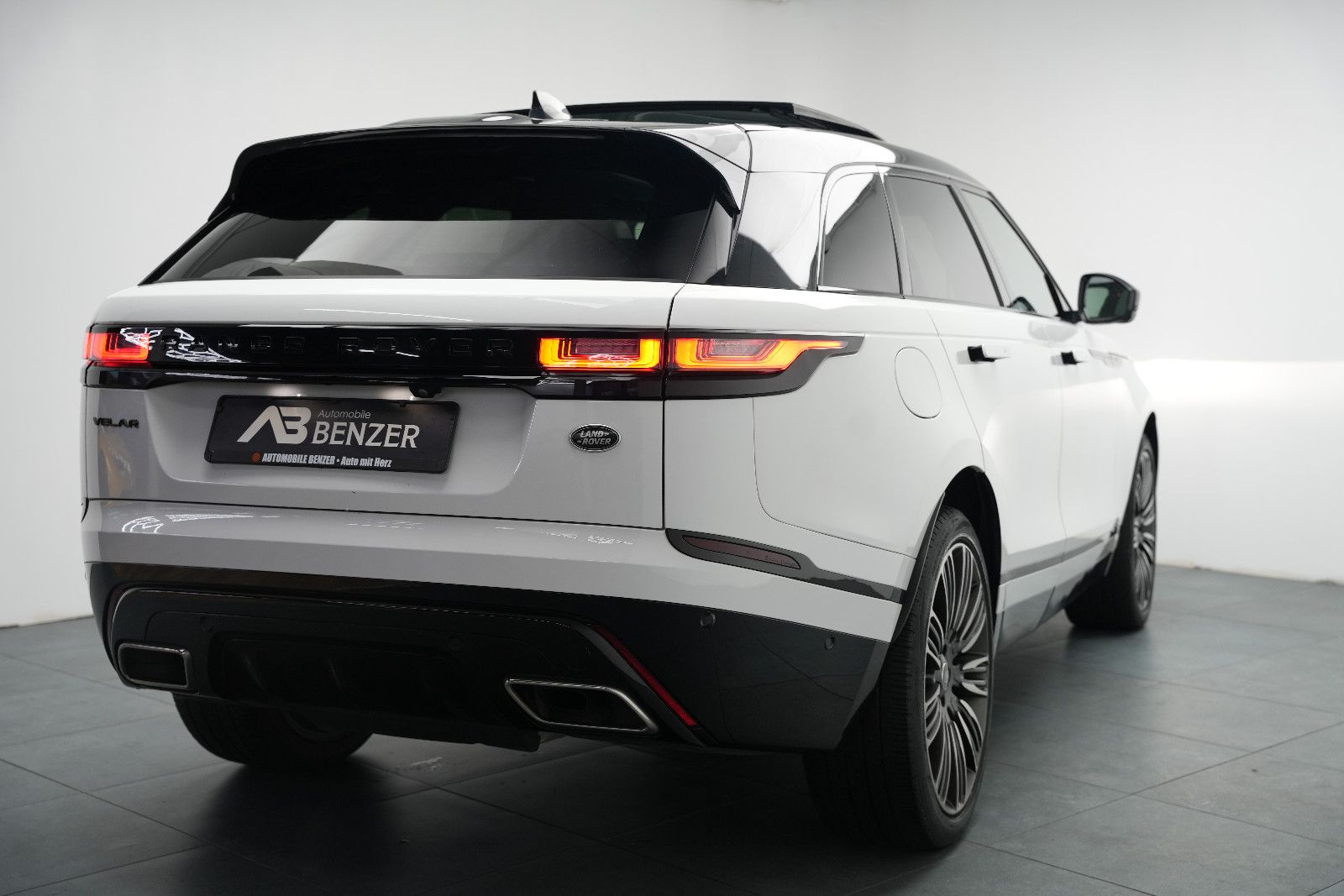 Fahrzeugabbildung Land Rover Range Rover Velar R-Dynamic SE*Pano*HUD*Meridian