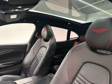 صورة 10 لـ 2021 Aston Martin DBX