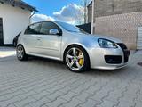 Volkswagen VW Golf 5 GTI Pirelli - Volkswagen Golf GTI pirelli mit Benzin-Antrieb