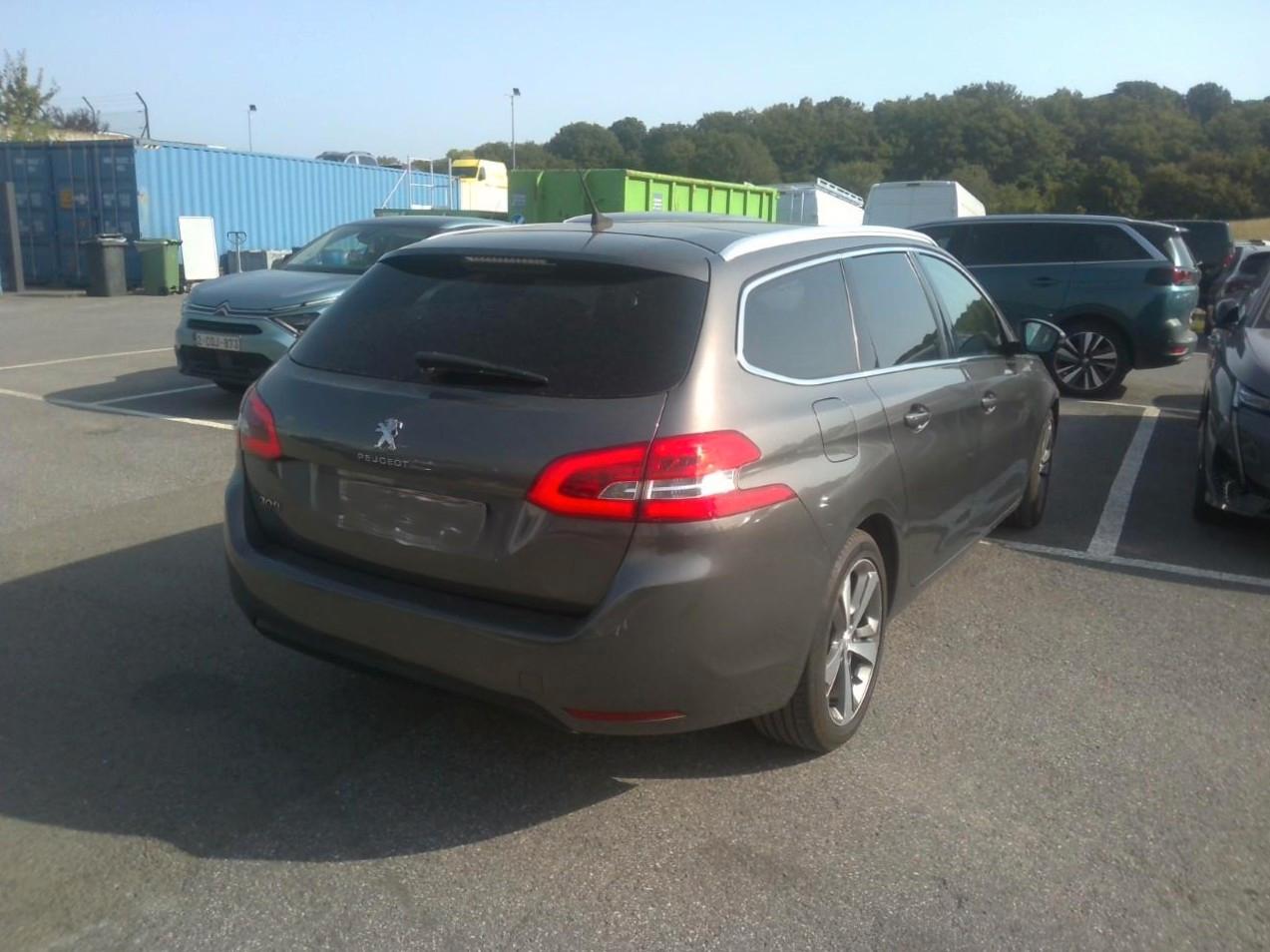 Peugeot 308 SW ALLURE 15 BHDi 130 EAT8 PANO/PDC/17