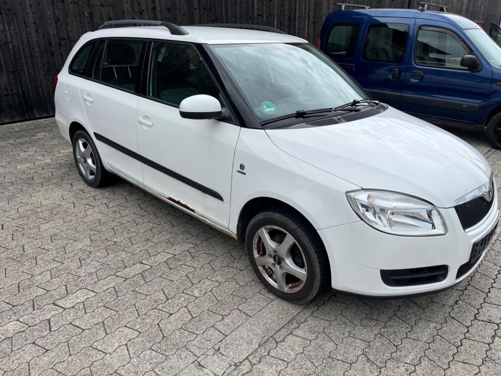 Skoda Fabia 2008 — rear view
