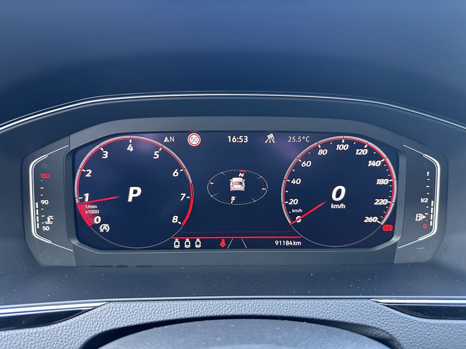 Fahrzeugabbildung Volkswagen Passat Variant R-Line NAV+MATRIX+AHK+PANO+HEADUP