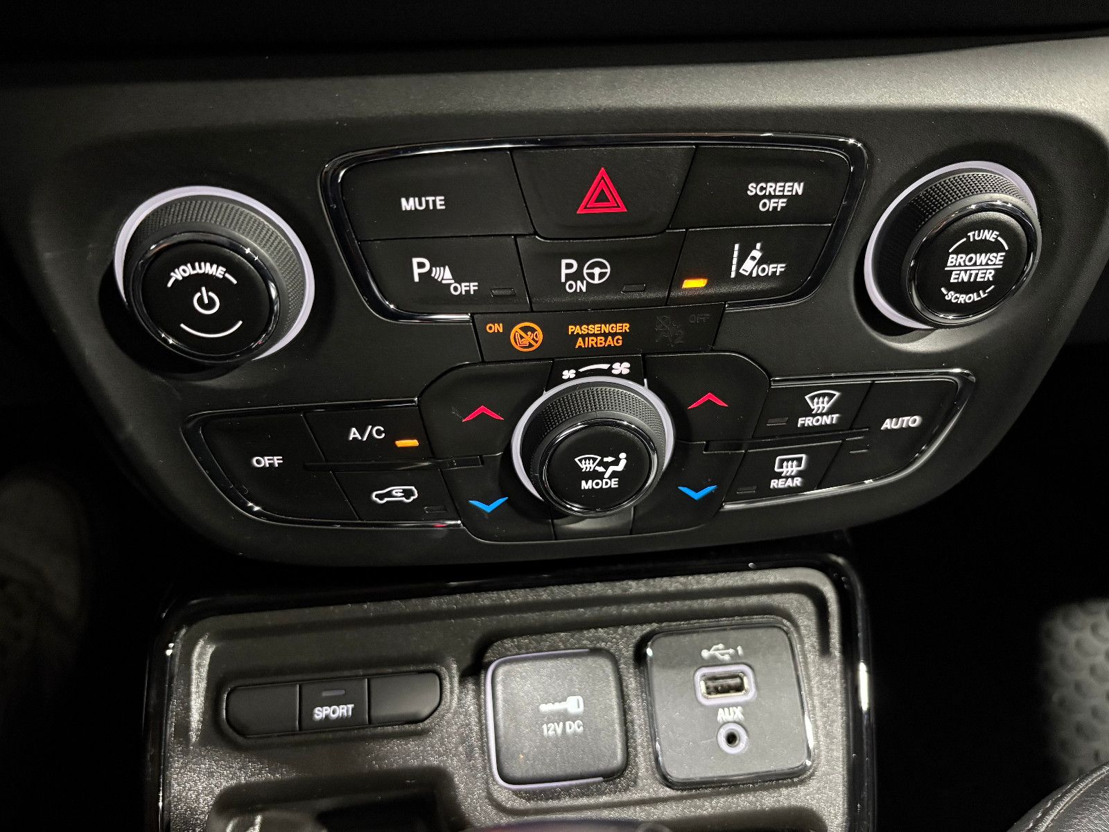 Fahrzeugabbildung Jeep Compass Limited FWD/NAVI/KAMERA/SOUND/DAB/SHZ