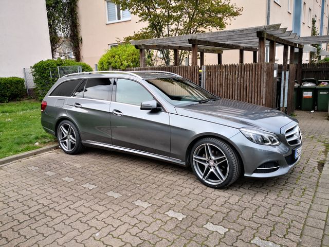 MERCEDES-BENZ E 220