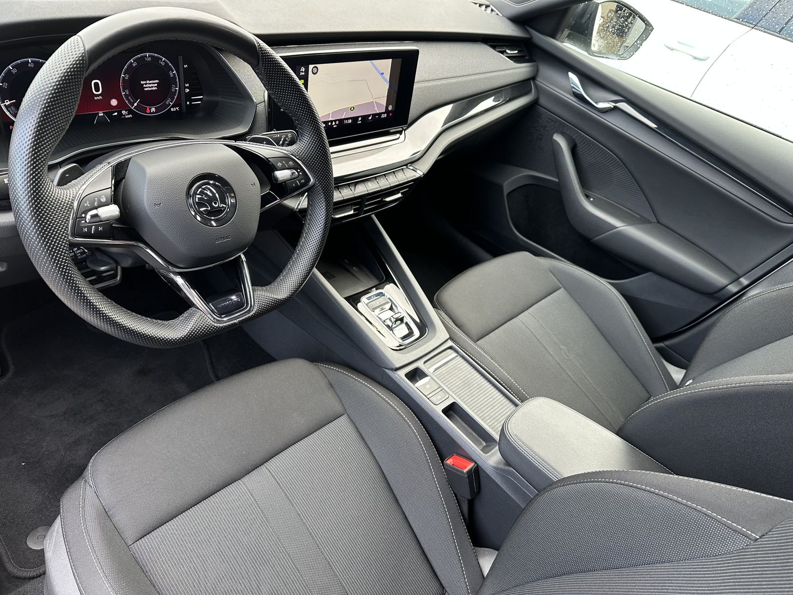 Fahrzeugabbildung SKODA Octavia Combi Sportline NAV+LED+VCOCK+18ZOLL+ACC