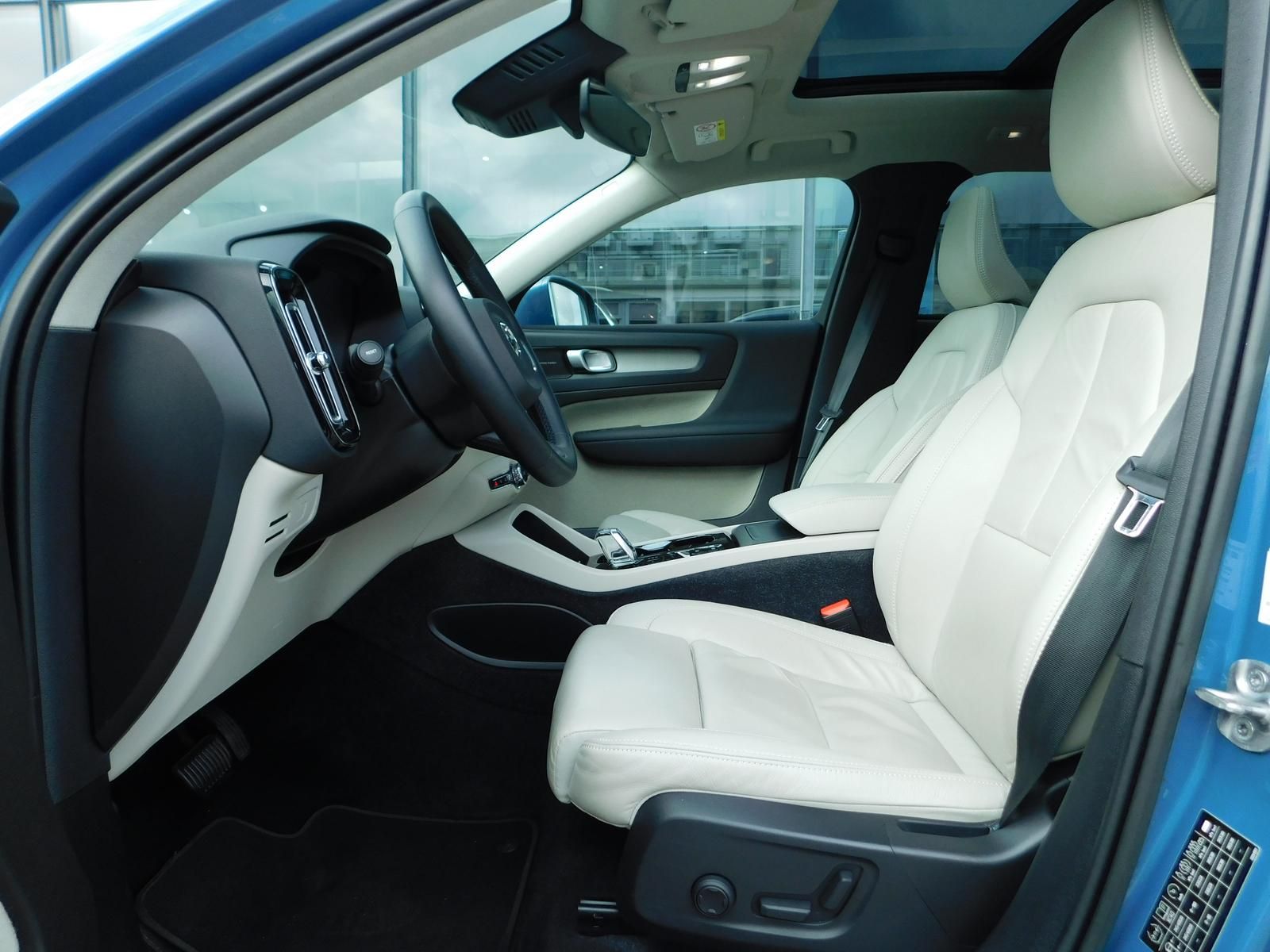 Fahrzeugabbildung Volvo XC40 B4 Ultimate Bright