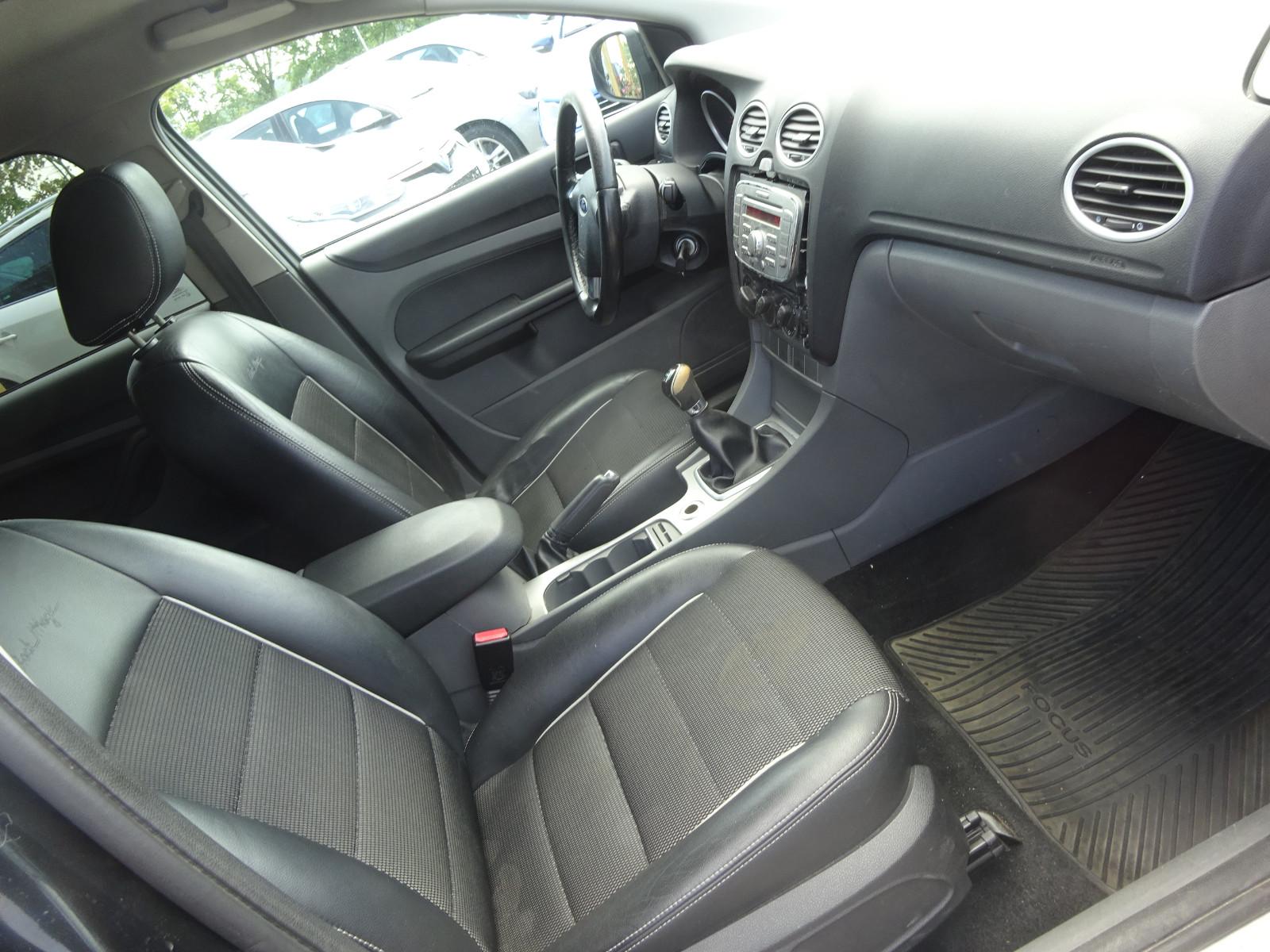 Ford Focus 2009 — photo 11