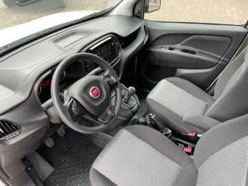 Fahrzeugabbildung Fiat Doblo SX Kasten 1.6 Klima/Apple Car Play