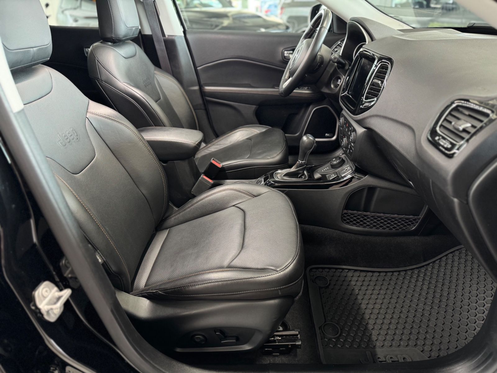Fahrzeugabbildung Jeep Compass 1.4 T Limited 4WD "AHK GJR Luxus-Paket "