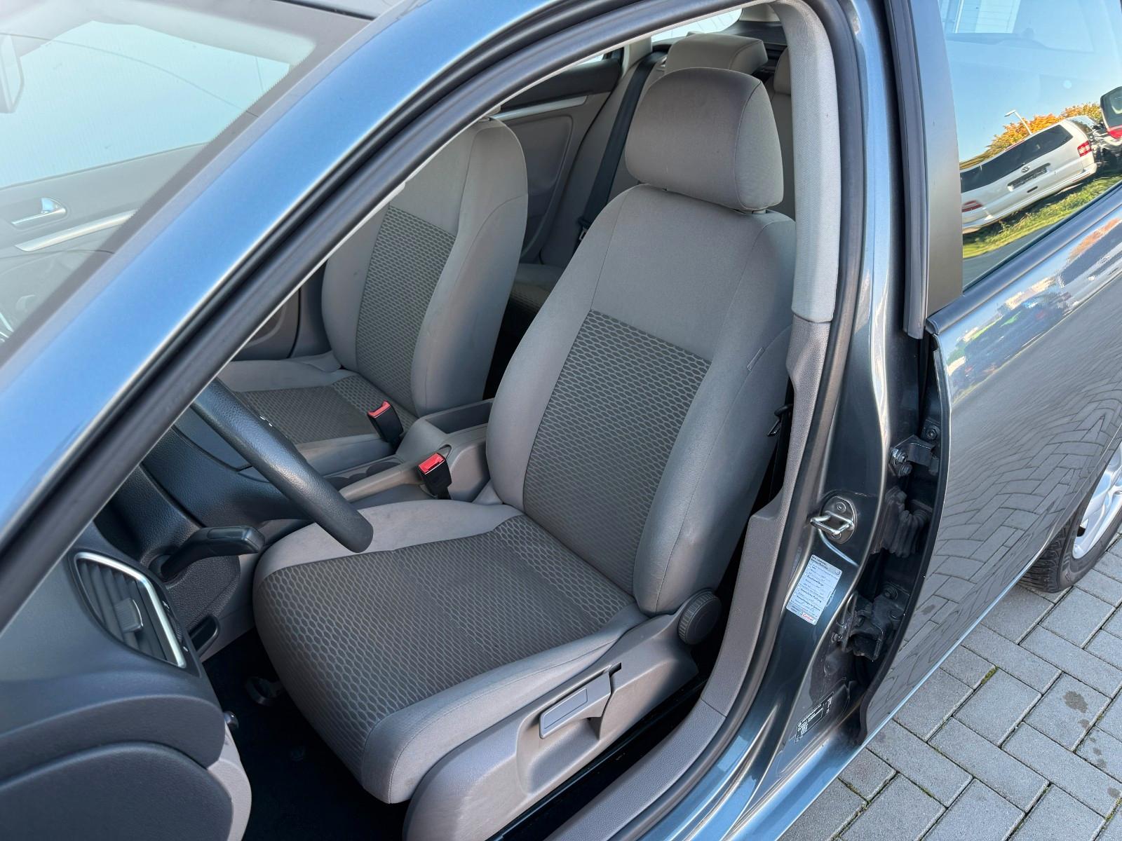 Volkswagen Golf 2010 — photo 17