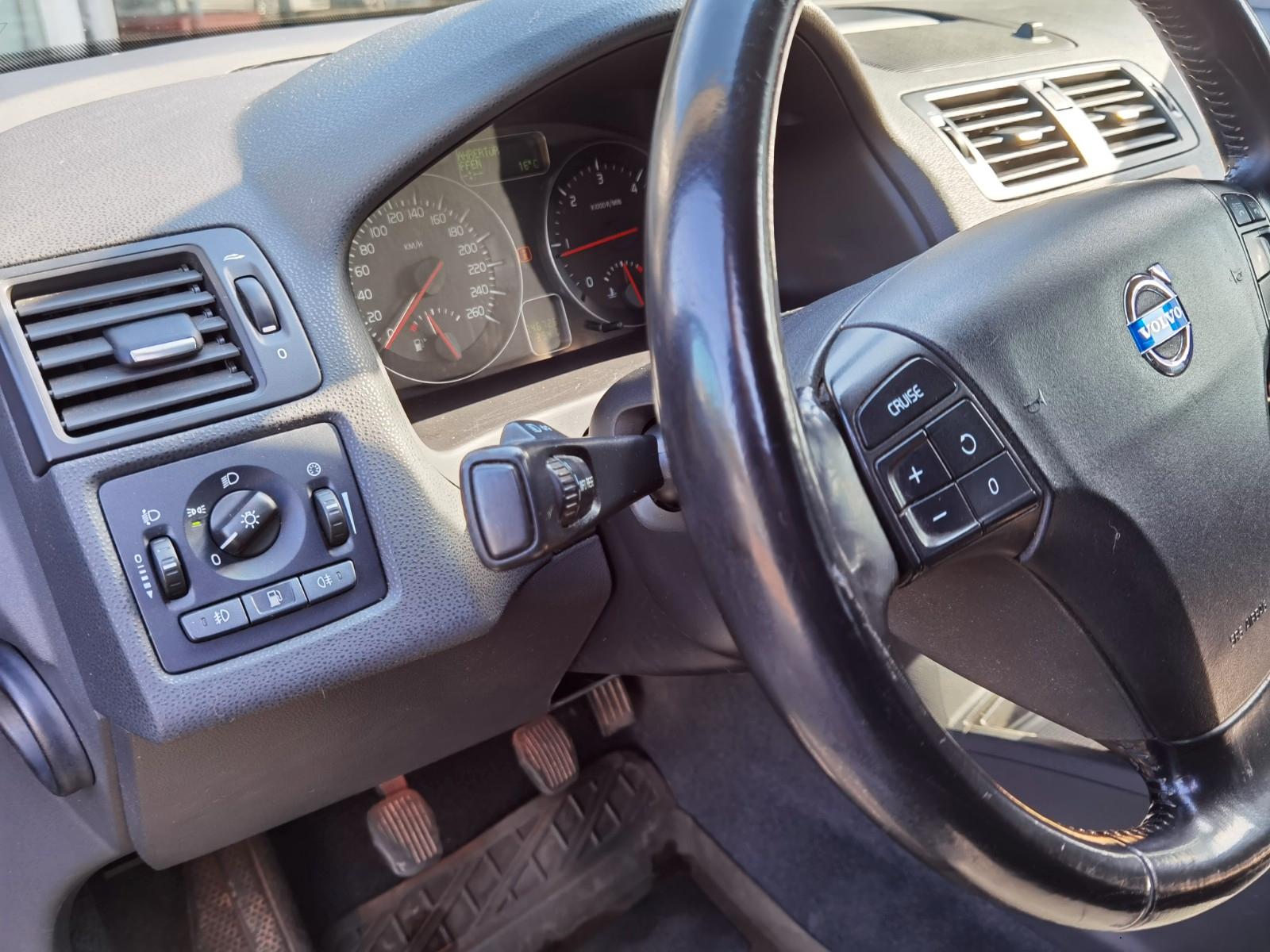 Volvo V50 2010 — photo 7