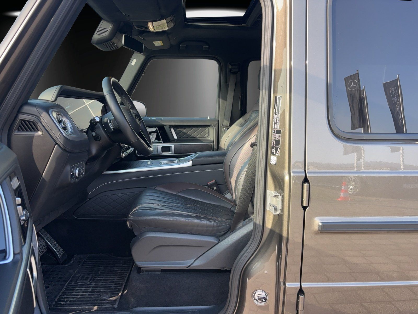 Fahrzeugabbildung Mercedes-Benz G450d Professlo SUPERIOR bicolour AHK Dachträger