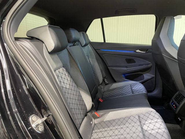Golf VIII R-Line 1.5 eTSI DSG LED HARMAN-KARDON