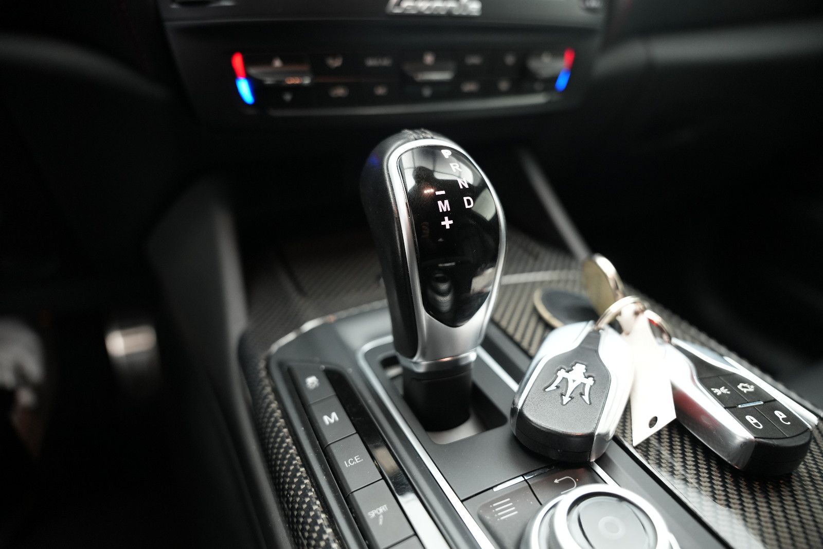Fahrzeugabbildung Maserati Levante S/CARBON/HARMAN-KARDON/KAMERA/BRD