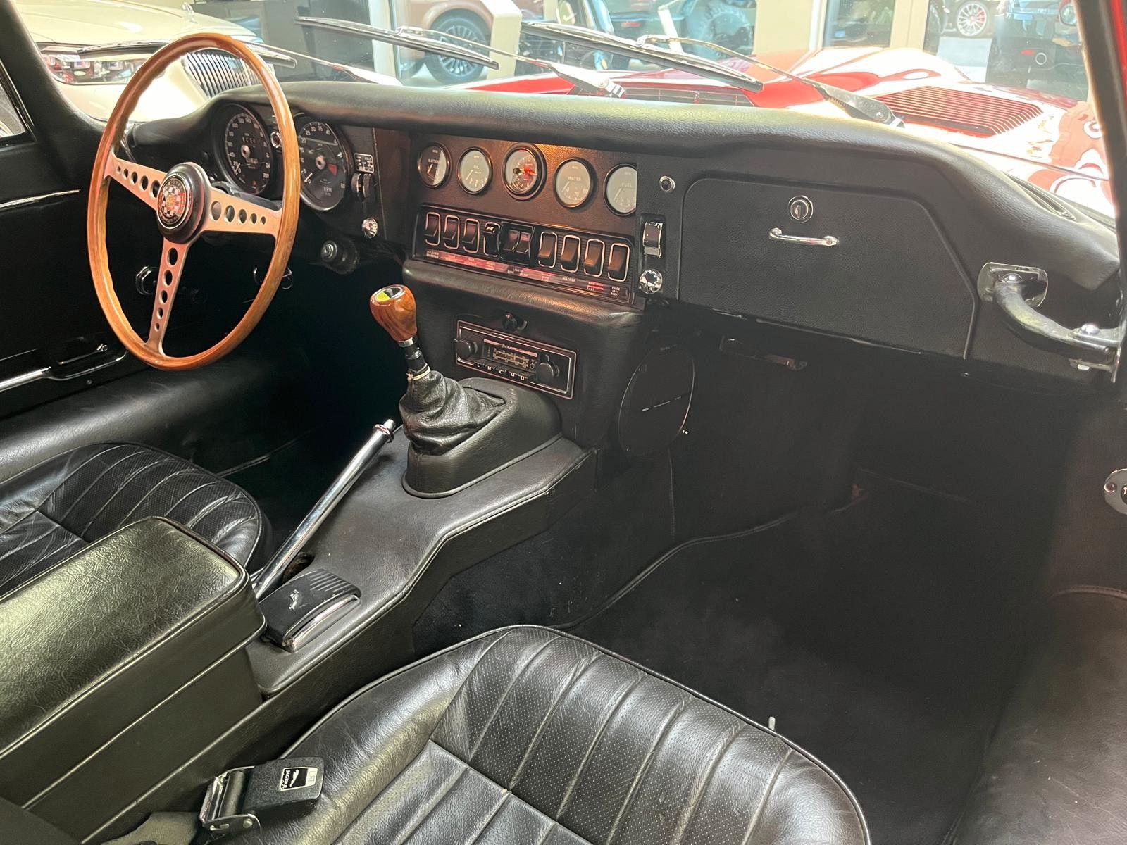 Fahrzeugabbildung Jaguar E-Type 4.2 Coupe Serie 1.5 6-Zylinder