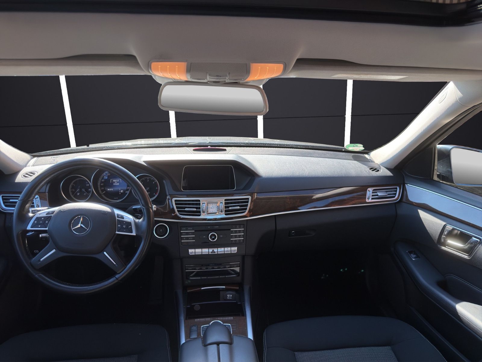 Fahrzeugabbildung Mercedes-Benz E 350 Limousine/2.Hand/Scheckheft/Top/360gKamer