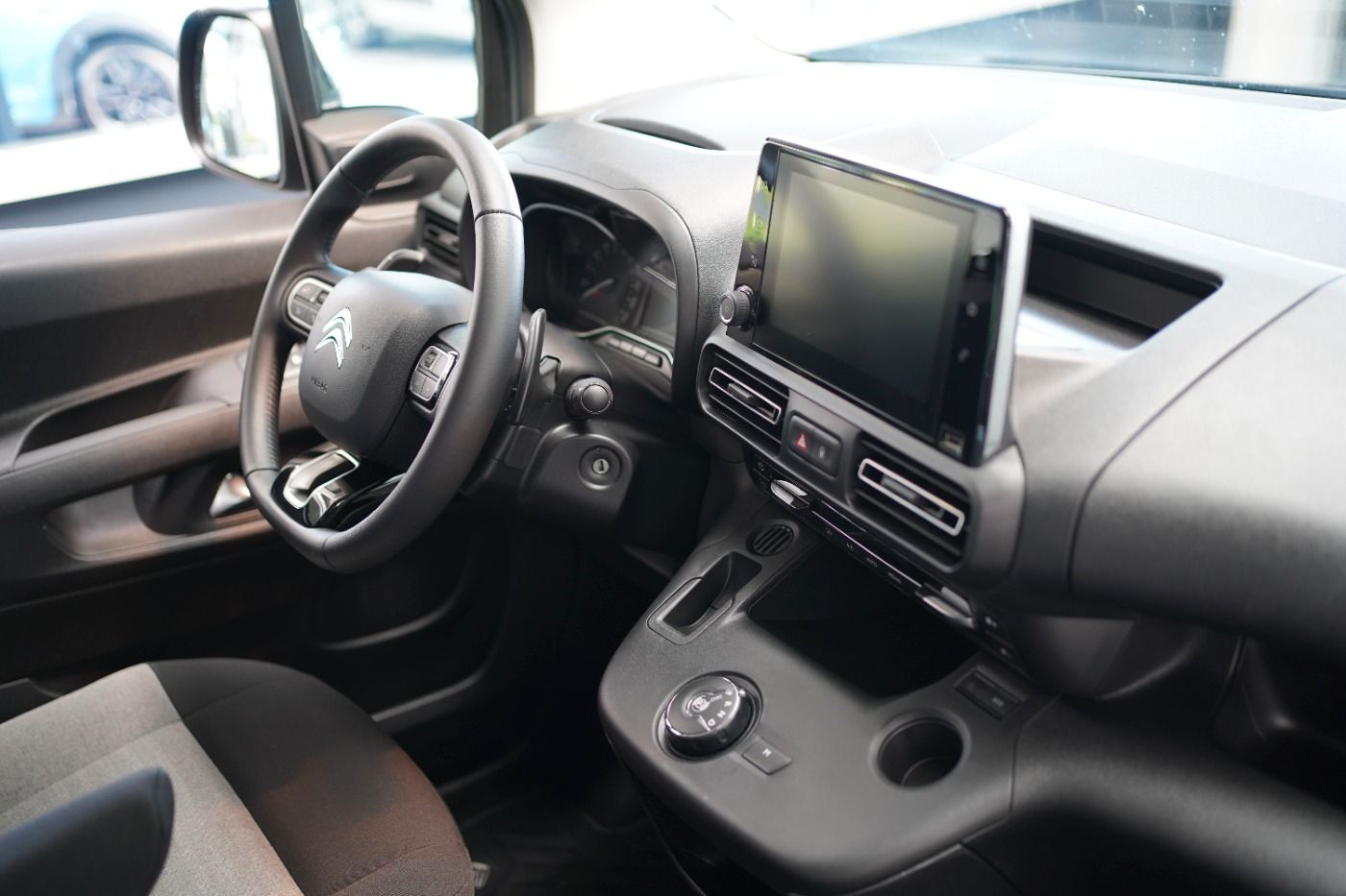 Fahrzeugabbildung Citroën Berlingo M PureTech 130 EAT8 Shine Automatik DAB