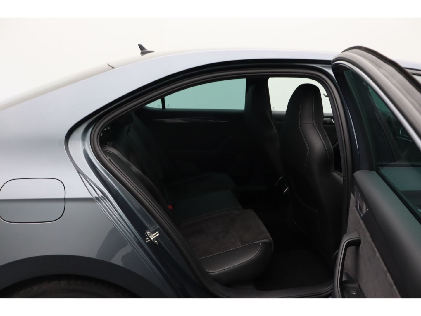 Fahrzeugabbildung SKODA Superb SportLine 4x4 Sportline Canton ACC AHK