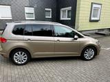 Volkswagen Touran Highline 1,4 l TSI 110 kW (150 PS) 7Sitze - : Beige, Dachreling