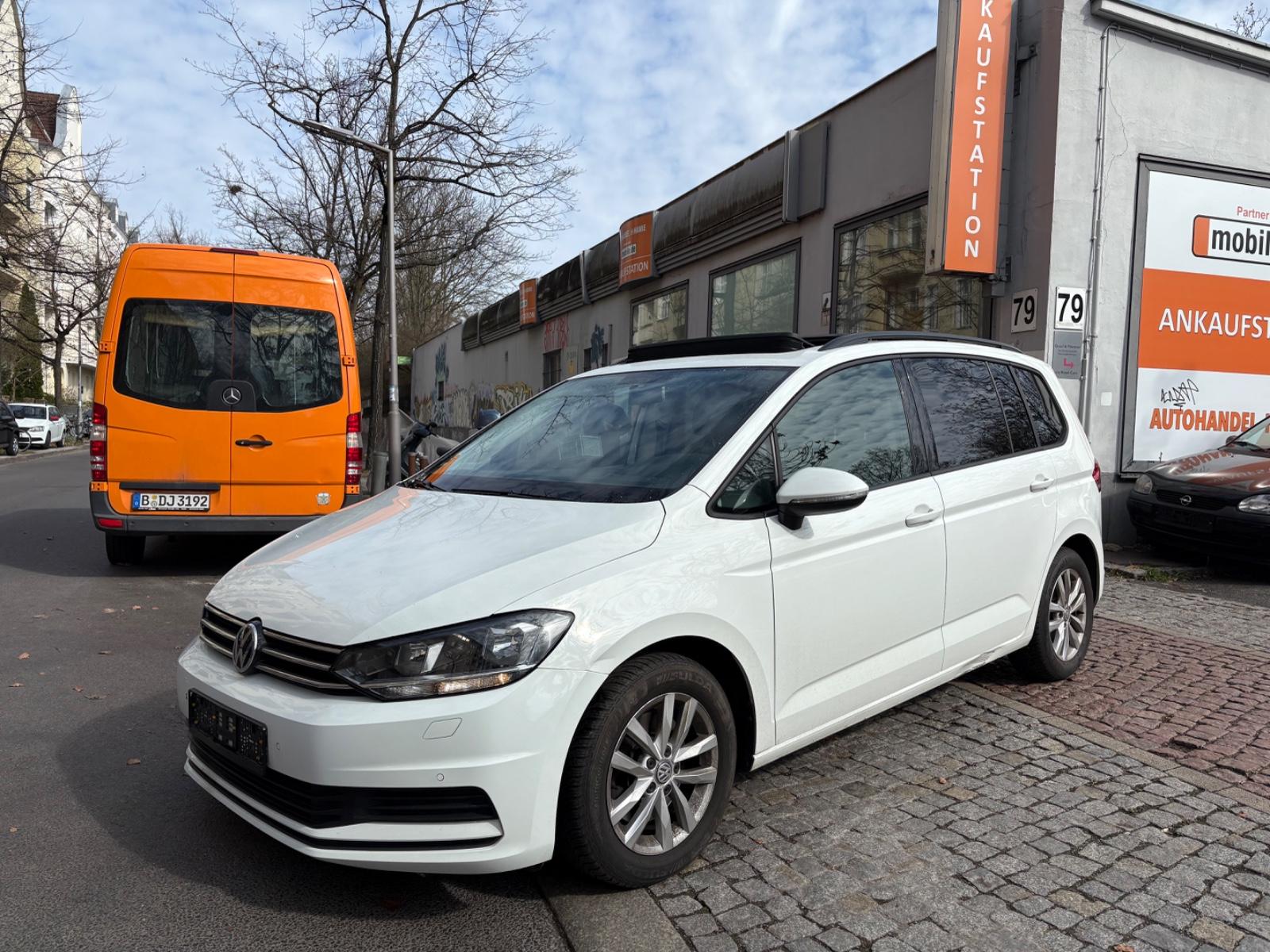 Volkswagen TOURAN HIGHLINE 7-SITZ AUTO PANO NAVI PDC SZH BT