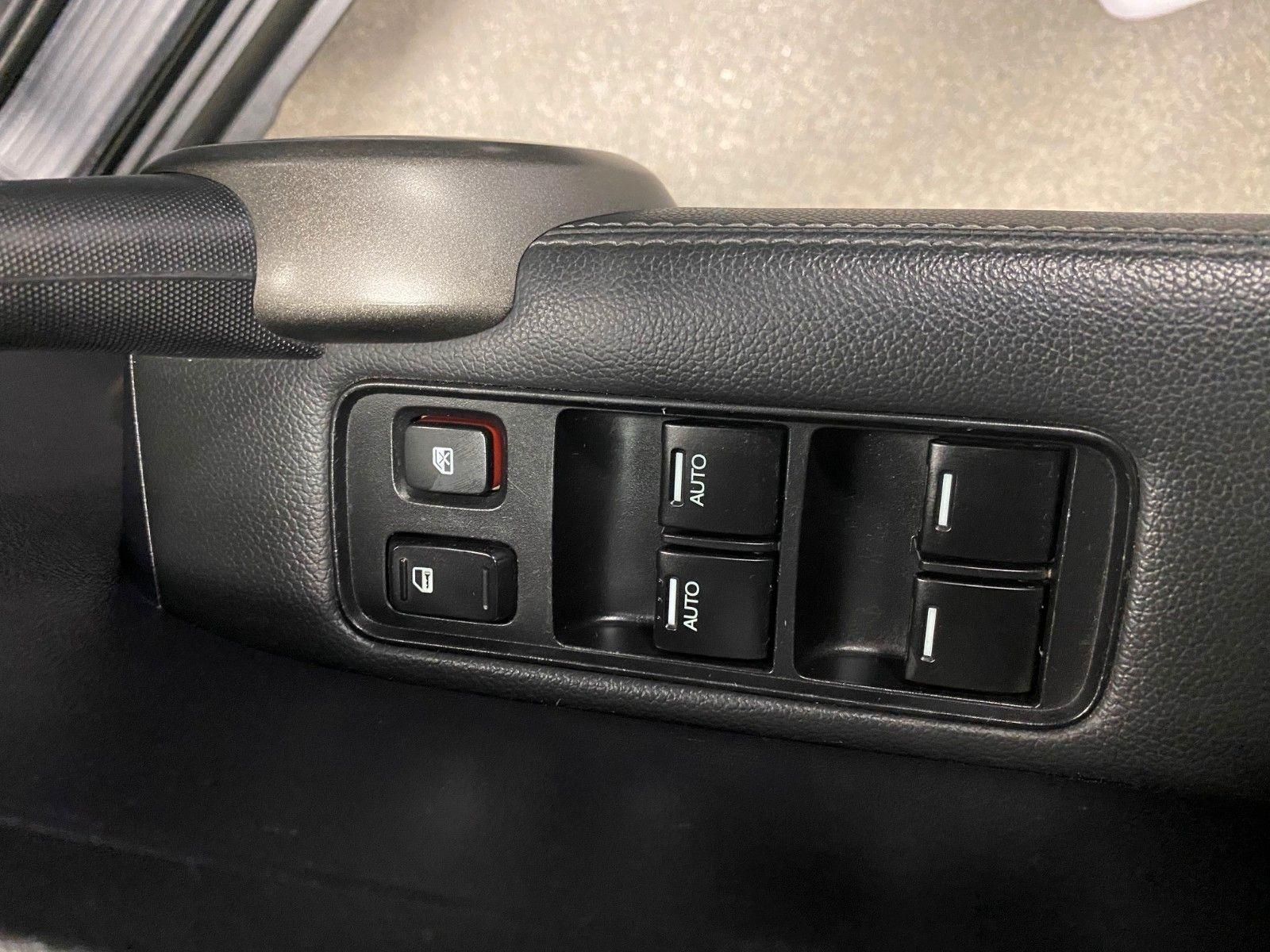 Fahrzeugabbildung Honda CR-V 2.2 TDI+ELEGANCE+ALLRAD+AHK+SITHEIZUNG+18"+